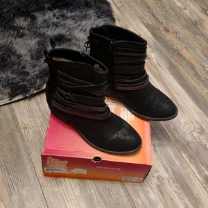 New Garbo Black Multi- Distressed Boots, Size 9 M